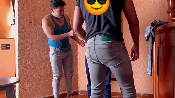 Desnudamos a nuestro modelo heterosexual para t...