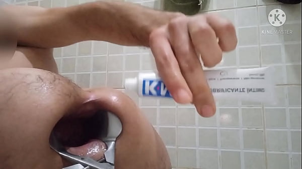 Socou a mão com o especulo no rabo