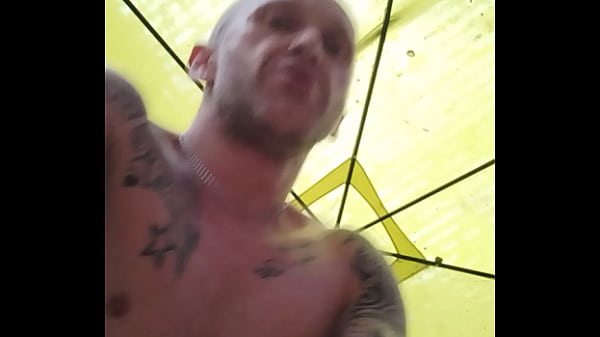 Je joue avec un. Gode