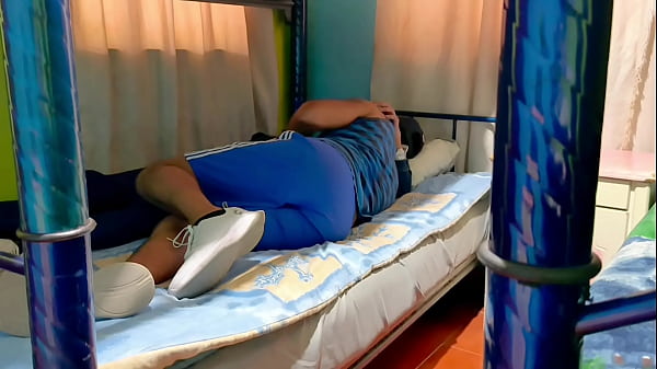 Download Video - Sabroso joven mexicano de 18 a&ntilde;os me penetra con su enorme verga de 20cm