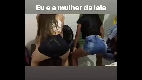 Sara de goiania gostosa dan&ccedil;ando com amiga