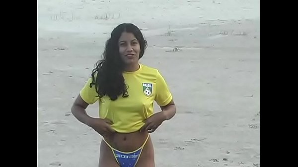 Download Video - Paty UPP se exibindo em Locais P&uacute;blicos