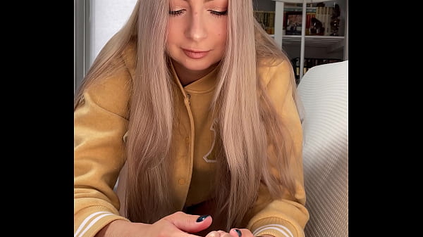 Pretty Woman HandJob Her friend - Amelie Dubon