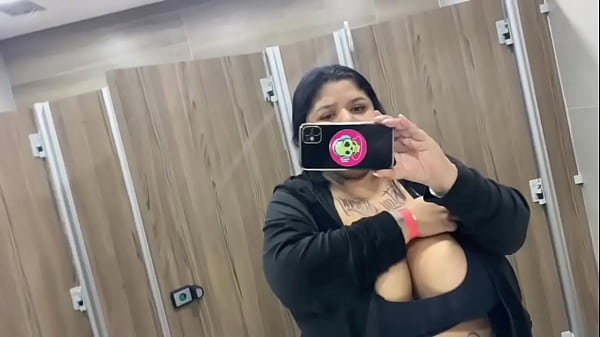 Download Video - Fui no Fast Food durante o dia e paguei peitinho na mesa e se tiver bastante coment&aacute;rio volto l&aacute; e gravo a ppk - Mary Jhuana