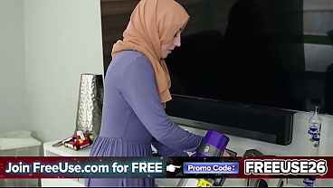 Download Video - FreeUse Hijab Maid