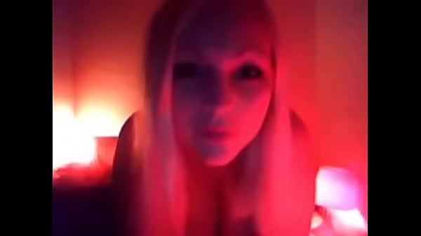 Fille Danoise Caroline Joue