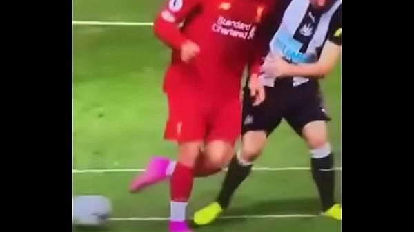 Bob Firmino dando passe pornografico