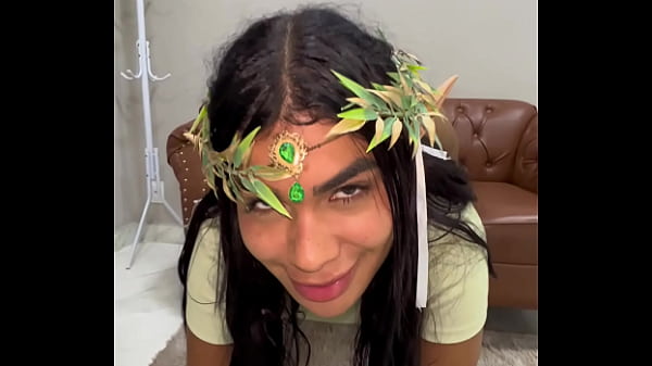 Conto da elfa boqueteira Part 2 - Depois de perder sua virgindade a elfa ninfetinha, viciou e pediu pra tomar pau humano mais uma vez