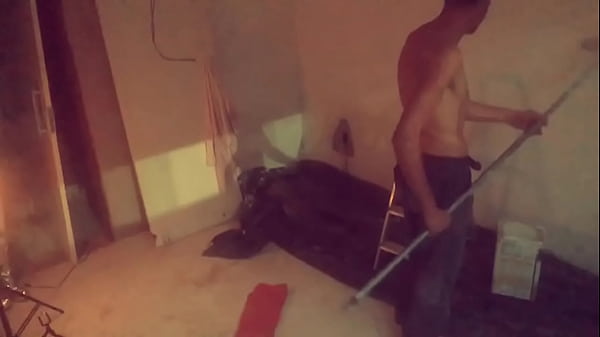 CAMERA DE SEGURANÇA FLAGRA PINTOR COMENDO O CUZ...