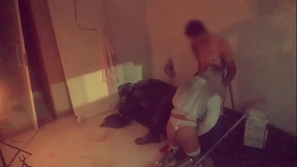 Download Video - CAMERA DE SEGURAN&Ccedil;A FLAGRA PINTOR COMENDO O CUZINHO DA PATROA NA OBRA