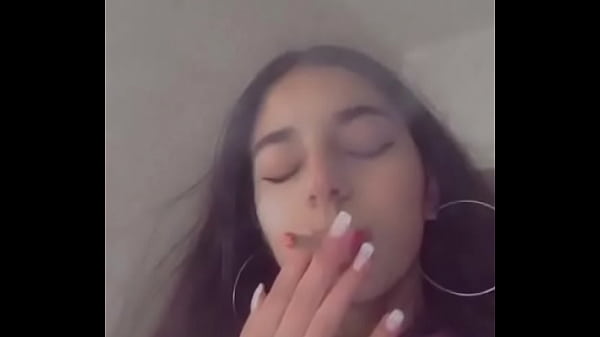 OS4KA DENTE DE CERCA ELETRICA FUMANDO 1