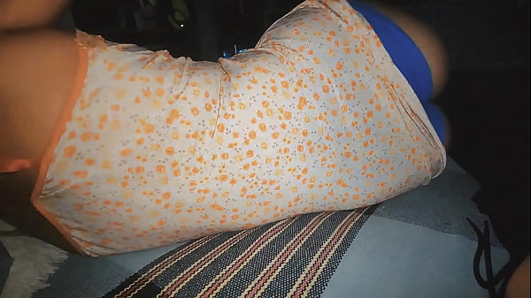 Fudendo de lado enquanto ela assisti - Crisx