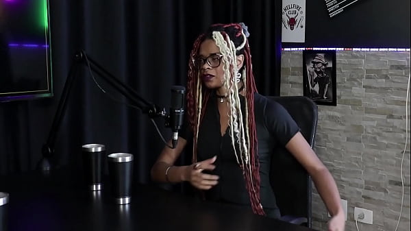 She does art with her pussy, starting with performance in Cracolândia, she came out as bisexual and it was during the pandemic that it started - Naomi Campos (SHEER/RED)