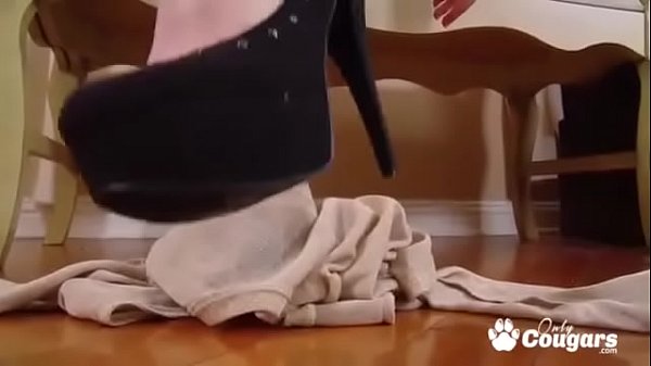 Jayden Taylors Sticks Her Finger Deep Inside Her Pussy Then Sucks Off The Juices