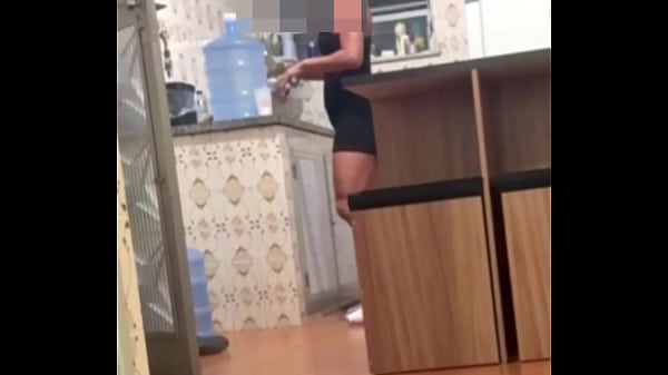 Belinha Hotwife showing off twice: she seduced the delivery guy and then the Uber driver. She got two loads in her mouth!