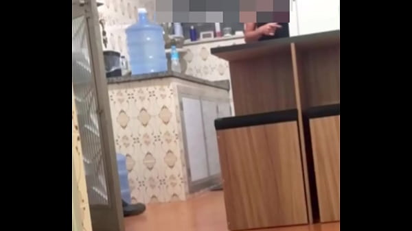 Download Video - Belinha Hotwife se exibindo em dose dupla&colon; seduziu o entregador e depois o moto Uber&period; Ganhou duas gozadas na boquinha&excl;