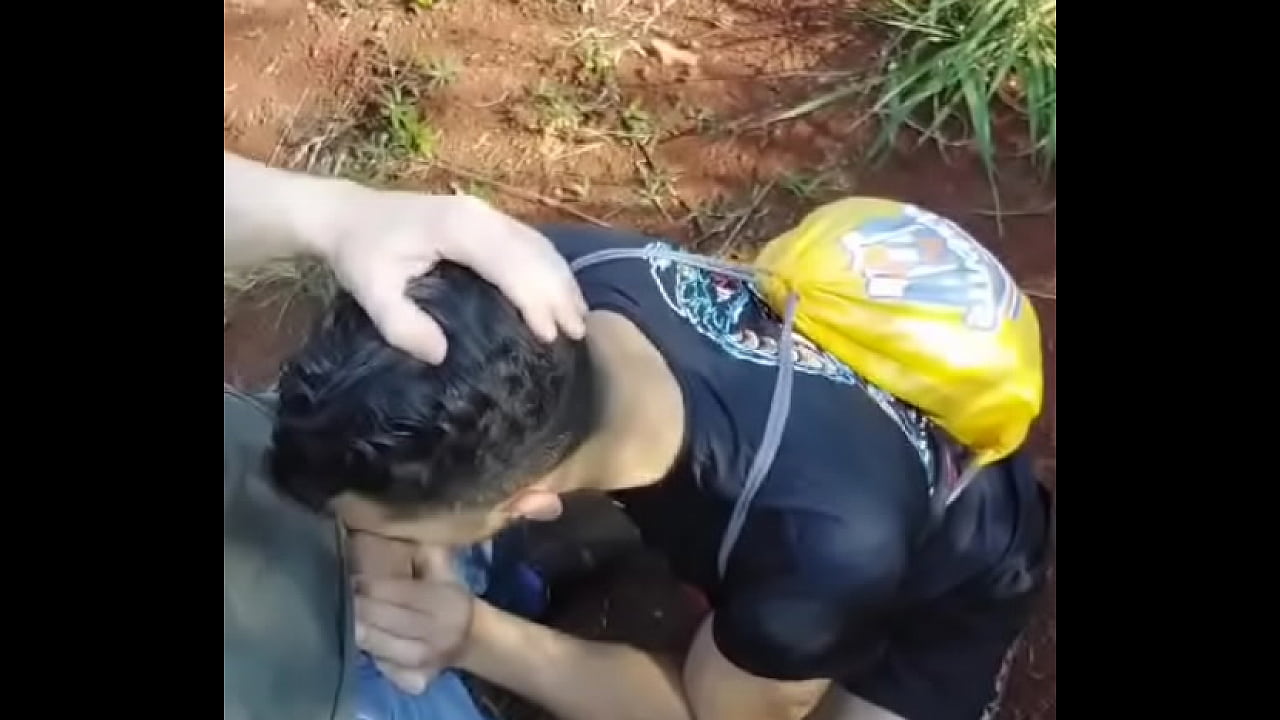 Niño de Foz do Iguaçu me llevó al monte
                    mamar escondido mato novinho moleque floresta cataratas foz do iguacu muchos negros