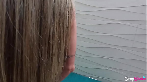 Negro de pau grande se divertindo muito com milf loira..