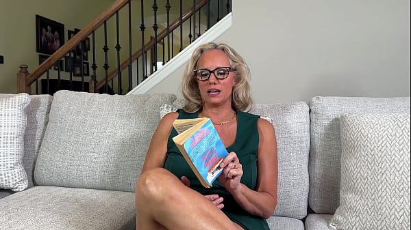 Gilf of the Year Nina Nite reads to you