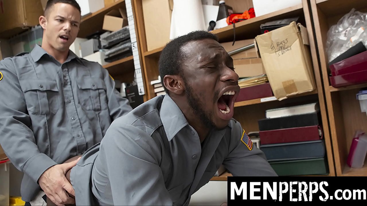 El guardia del centro comercial aplica medidas estrictas al jovencito que roba en una tienda - Menperps
                    anal teen hardcore blowjob gay missionary twink straight bareback daddy police big cock seduced punished tricked shoplifter shoplifting hot guys youngperps muchos negros