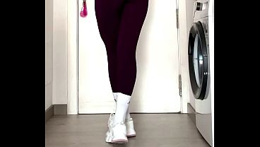 Pissing My Leggings After The Gym: Got Home With A Bursting Full Bladder Wetting My Yoga Pants & Panties