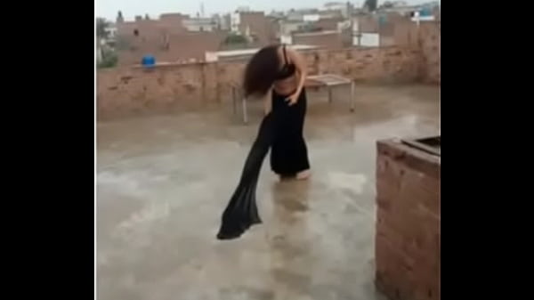 hot dance outdoor indian teen saree girl