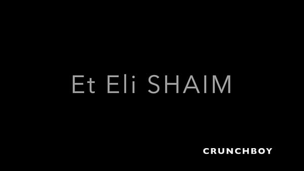 hetero barbu essaie de baiser le cul de son pote gay