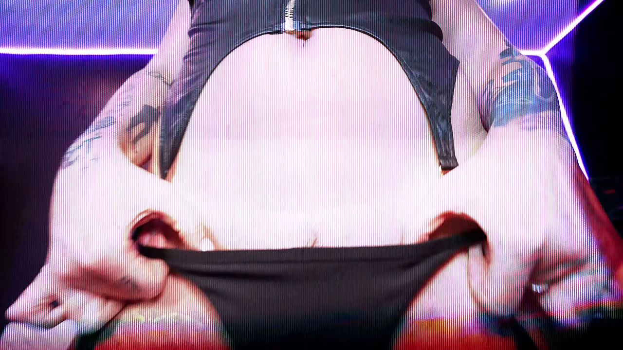 Redhead Tattooed Diva Nina Naples Craves a Good Dick