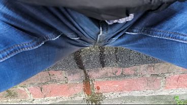 Peeing in my Jeans