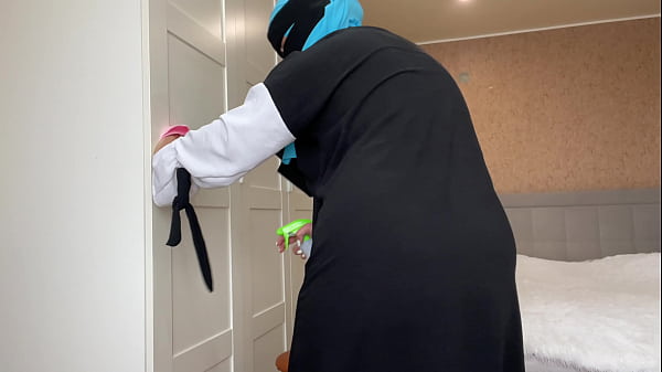 Arab wife in hijab found a sex toy while cleaning and got horny