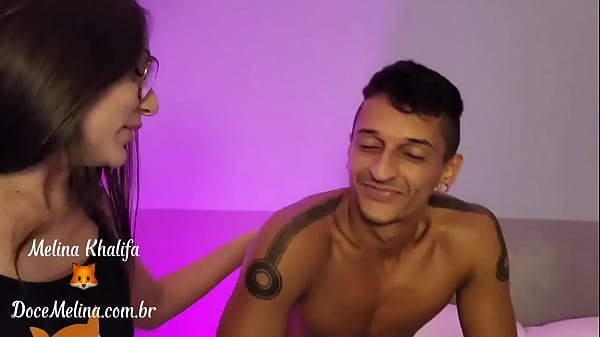 Horny young lady, seduces a friend in the middle of recording the reels