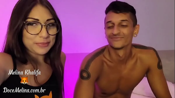 Horny young lady, seduces a friend in the middle of recording the reels