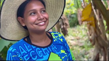 RedPoint_911 - campesina inocente es follada a cambio de unas gallinas 12 min1080p