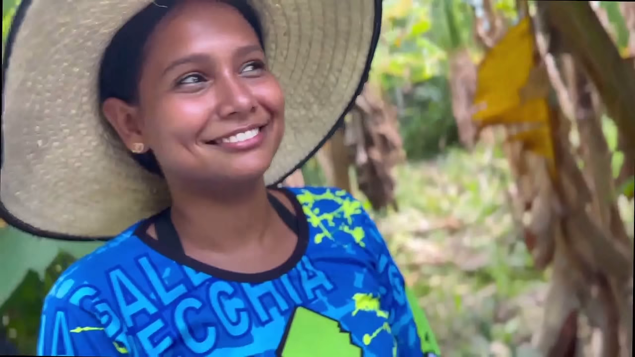 campesina inocente es follada a cambio de unas gallinas 12 min1080p