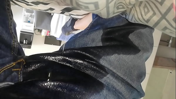 Download Video - Peeing on the bed