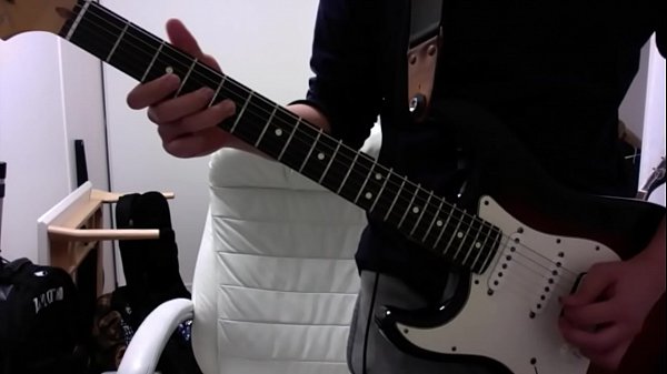 Le Jeu Très Technique Du Guitariste Gay
