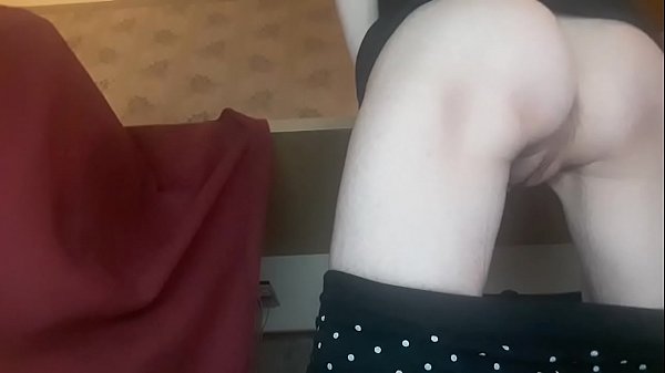 Tracy Naghavi quickly masturbates.