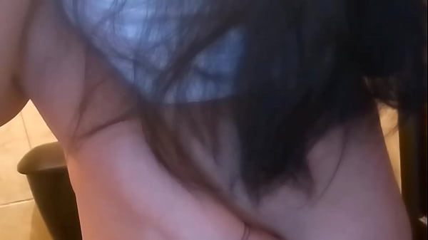 Homemade Fucking in the bathroom with my classmate with the uniform on! We go to the bathroom during recess to fuck with my 18-year-old classmate
