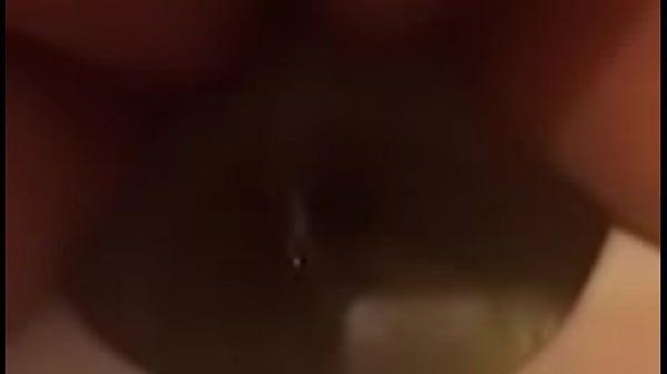 Isabella Holloway Peeing