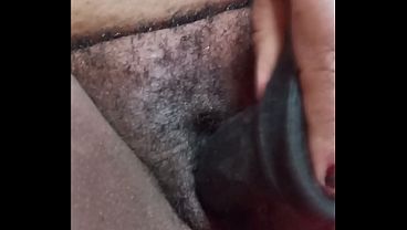 セクシーな福音派の女性が、黒人のペニスで自慰行為をしながら自撮りをする。