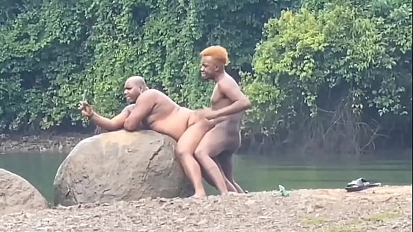 DOIS NEGROS ME COMENDO NA REPRESA ABANDONADA