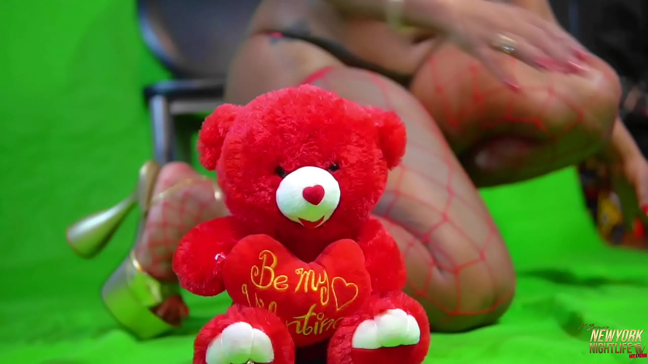 GÉMINIS LOVELL SESIÓN DE FOTOS DEL DÍA DE SAN VALENTÍN BTS
                   ebony big booty black ass thots gemini lovell muchos negros