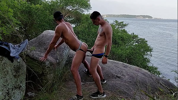 Fudendo o Puto Jota&eacute;&eacute; Na Praia - Parte 1