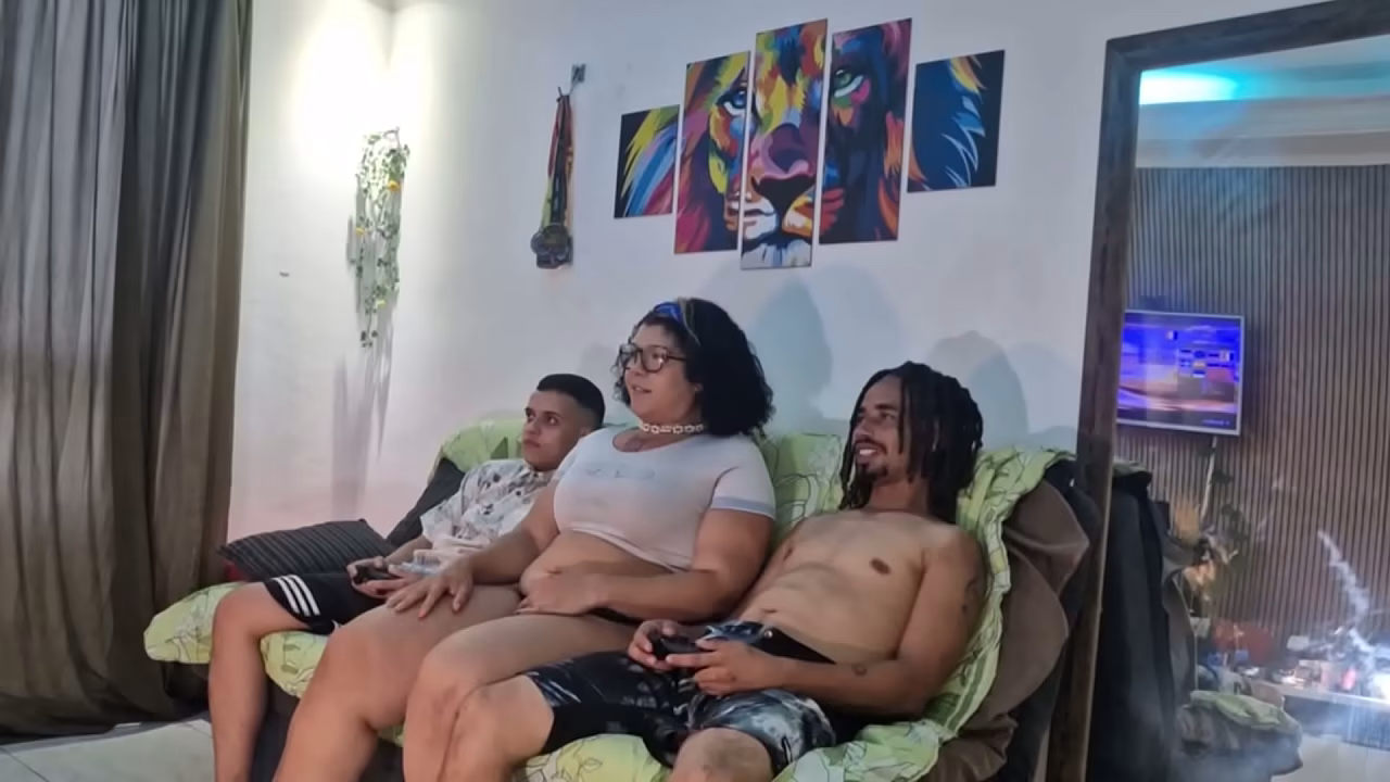 Dois homens fodendo o cuzinho da Sofie Lollipop COMPLETO XVIDEOS RED SHEER