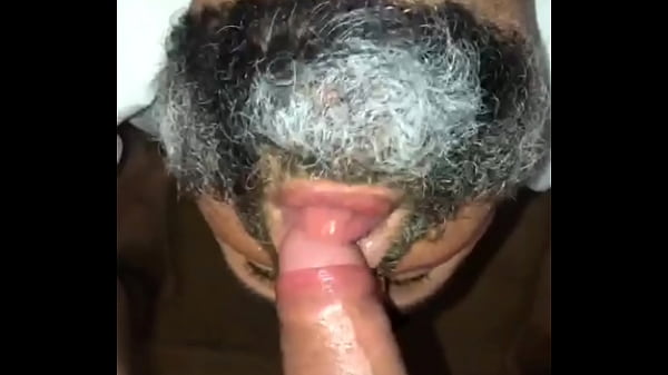 Engolindo a piroca até o talo