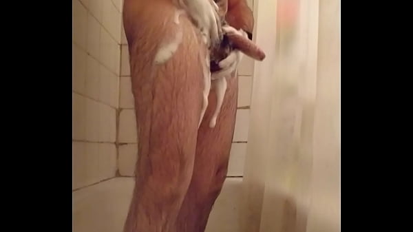 Une Douche Avec Moi?