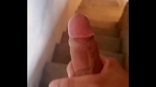 Batendo punheta na construção
