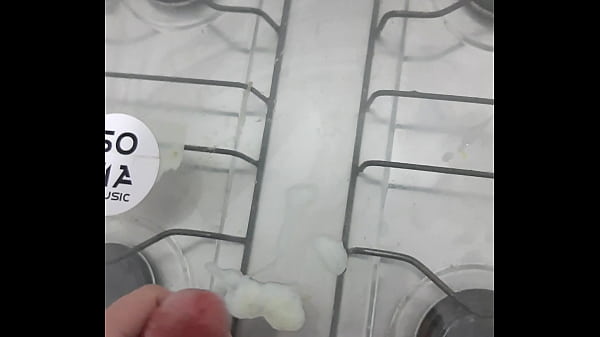 Ejaculation Sur Le Poêle