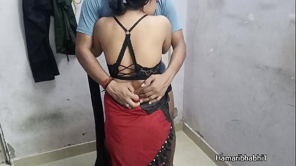 Desi bhabhi in saree getting fucked by boyfriend while husband is at office. Indian Sex Video.