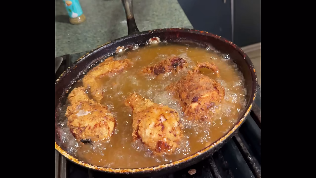 I dont know if I want to eat that ass are the fry chicken lol